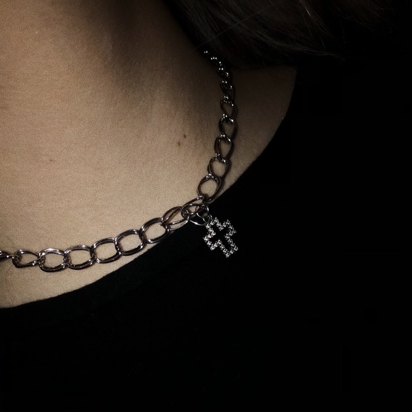Cross necklace - Picture 2 of 4